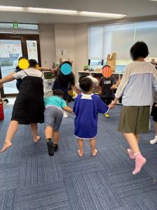 20251010キッズヨガ-01